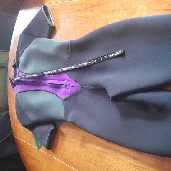 Ladies O'neill wetsuit, spring suite size small. - Picture 4 of 4